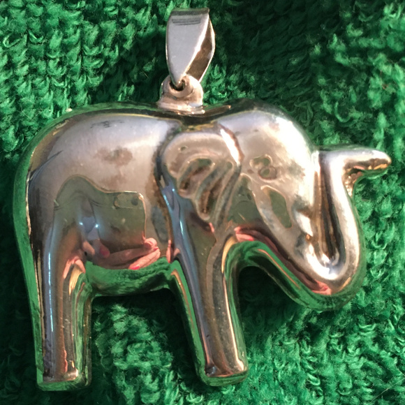 NEW~ Sterling Silver Elephant Pendant - Picture 2 of 3